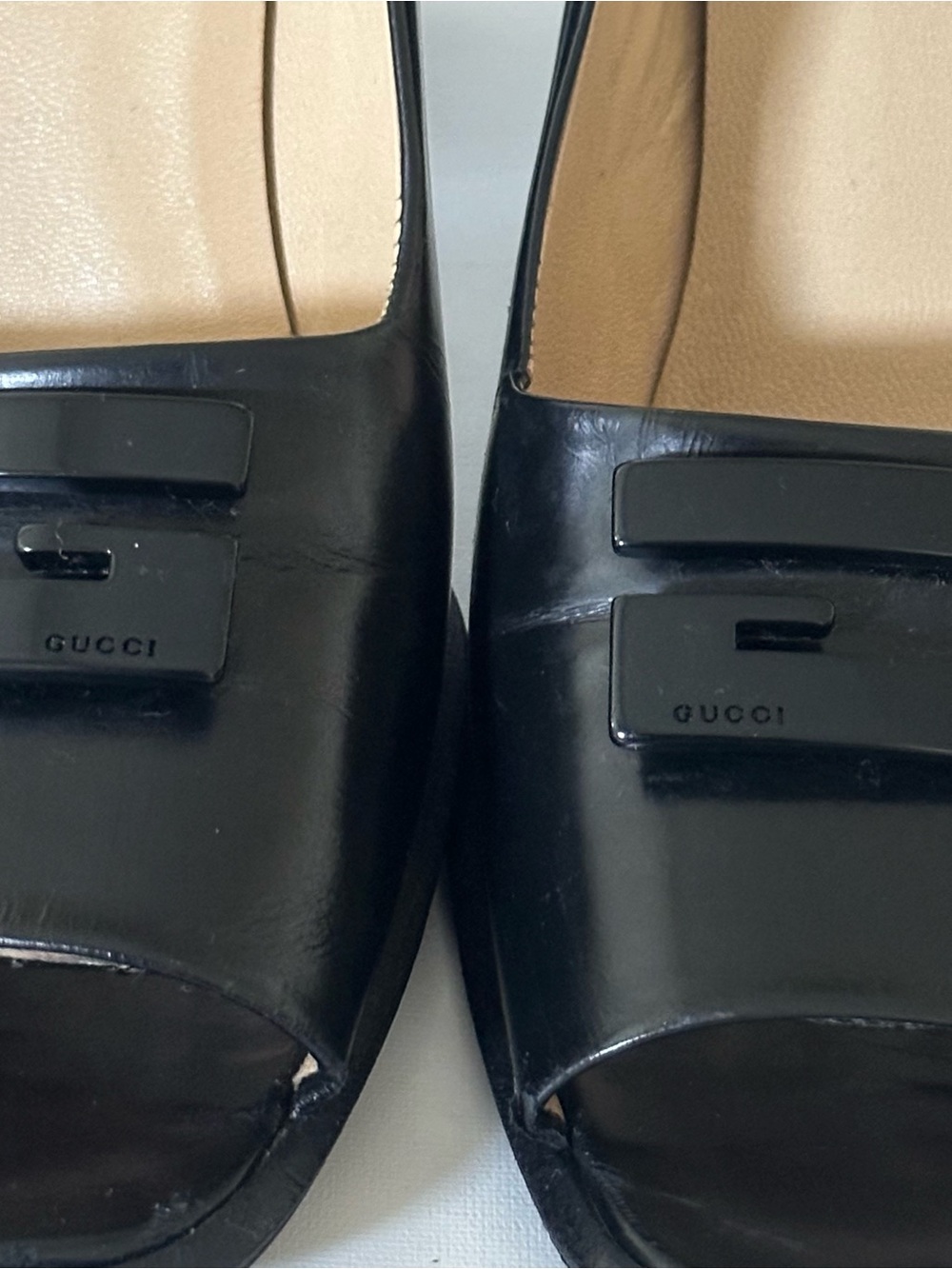 Gucci G Logo Black Patent Leather Open-Toe Pumps - Picture 2 of 10